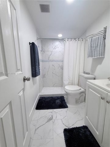 6780 W 2nd Ct 212, Hialeah, FL 33012