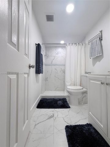 6780 W 2nd Ct 212, Hialeah, FL 33012