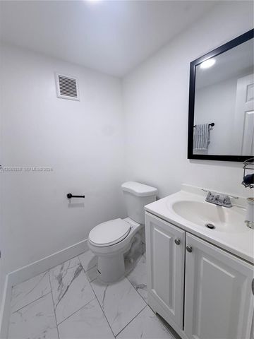 6780 W 2nd Ct 212, Hialeah, FL 33012