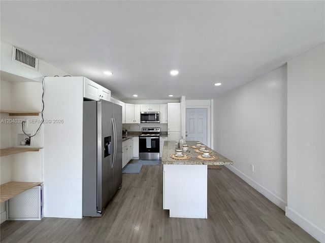 6780 W 2nd Ct 212, Hialeah, FL 33012