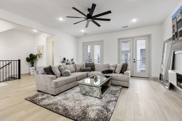 2635 Carmelita Street, Dallas, TX 75212