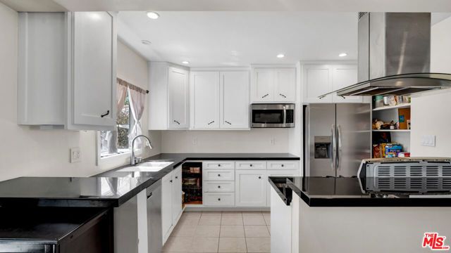 3104 Military Avenue, Los Angeles, CA 90034