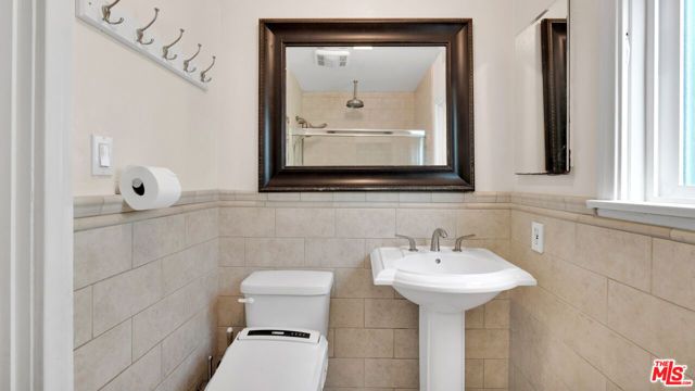 3104 Military Avenue, Los Angeles, CA 90034