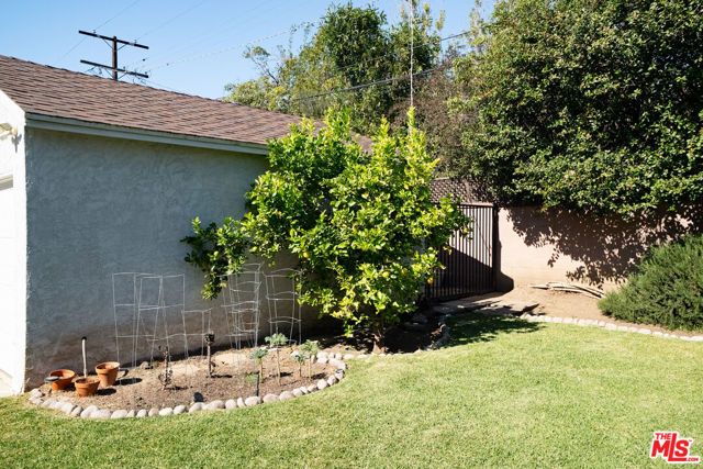 3104 Military Avenue, Los Angeles, CA 90034