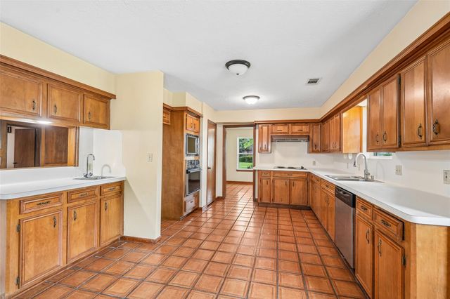 2275 Woodland Springs Street, Houston, TX 77077