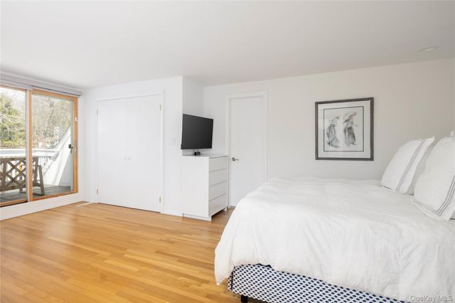 5 Skyes Neck Court, East Quogue, NY 11942