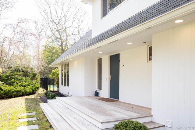 5 Skyes Neck Court, East Quogue, NY 11942