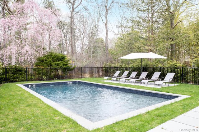 5 Skyes Neck Court, East Quogue, NY 11942