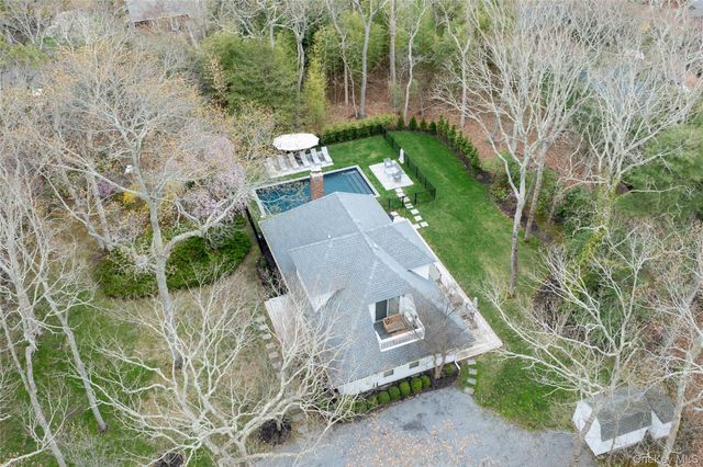 5 Skyes Neck Court, East Quogue, NY 11942