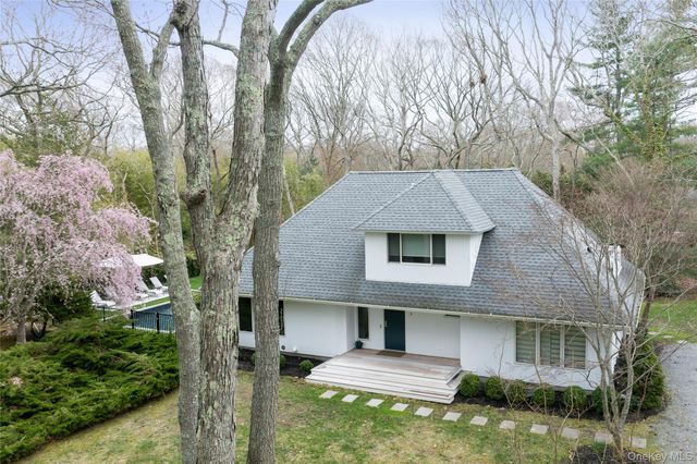 5 Skyes Neck Court, East Quogue, NY 11942