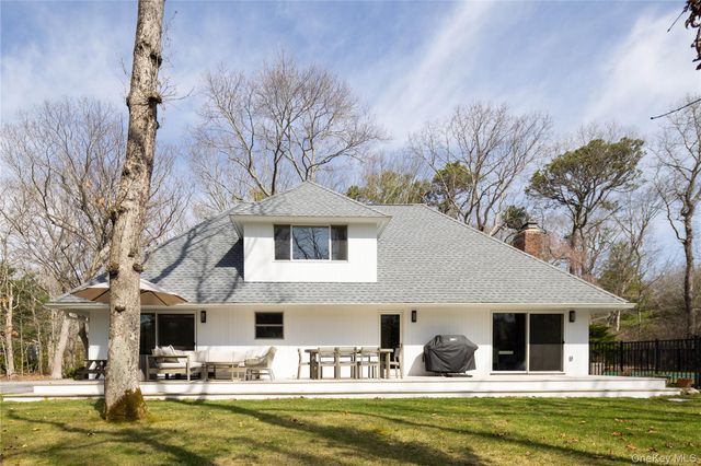 5 Skyes Neck Court, East Quogue, NY 11942
