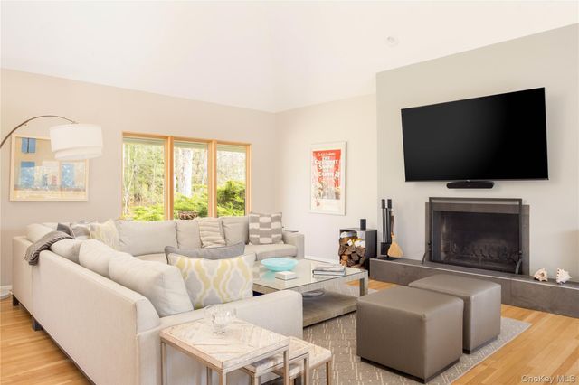 5 Skyes Neck Court, East Quogue, NY 11942