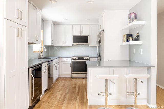 5 Skyes Neck Court, East Quogue, NY 11942