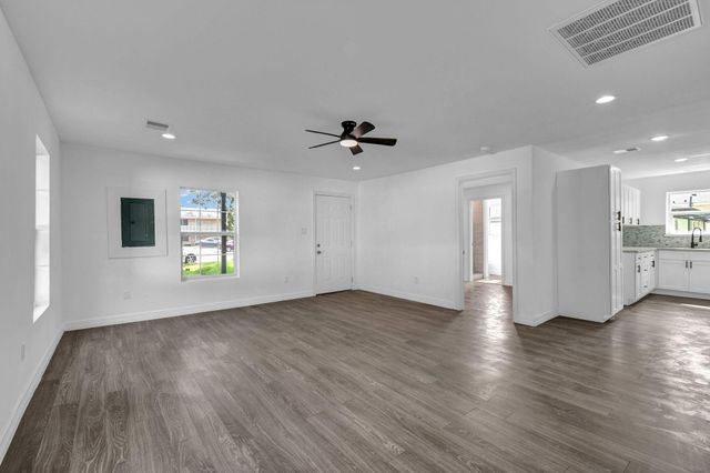 1332 Montgomery Street, La Marque, TX 77568