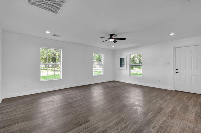 1332 Montgomery Street, La Marque, TX 77568