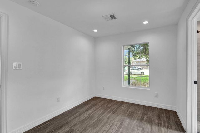 1332 Montgomery Street, La Marque, TX 77568