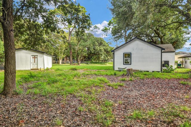 1332 Montgomery Street, La Marque, TX 77568