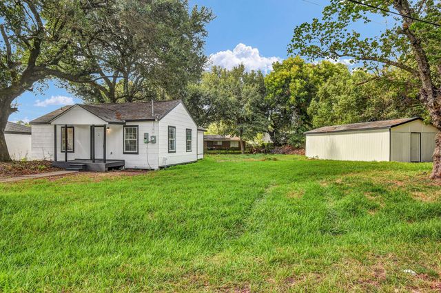 1332 Montgomery Street, La Marque, TX 77568