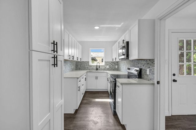 1332 Montgomery Street, La Marque, TX 77568