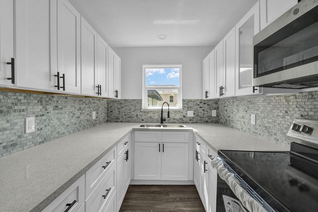 1332 Montgomery Street, La Marque, TX 77568