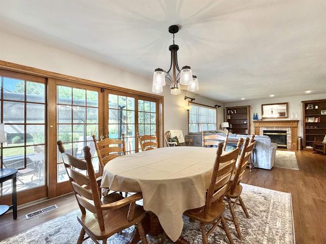 605 Cambridge Drive, Janesville, WI 53548
