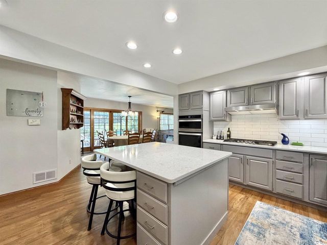 605 Cambridge Drive, Janesville, WI 53548