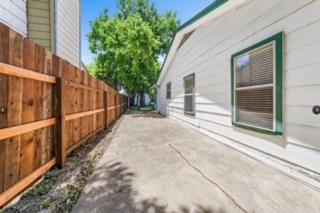 2221 Varsity Drive, Grand Prairie, TX 75051