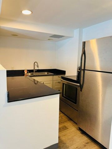 99 Conant Rd 1, Lincoln, MA 01773