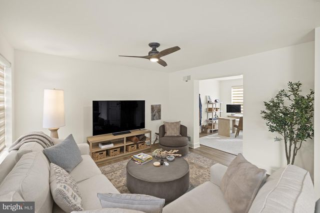 8 NIGHTHAWK CT, Gettysburg, PA 17325