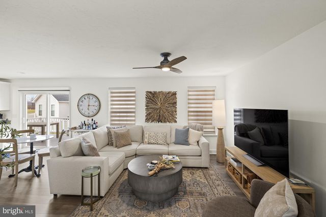 8 NIGHTHAWK CT, Gettysburg, PA 17325