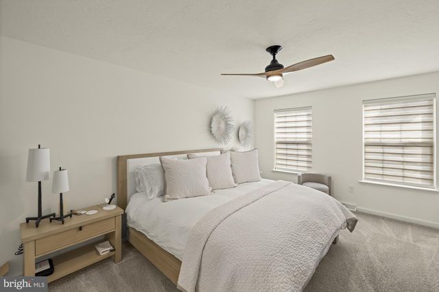 8 NIGHTHAWK CT, Gettysburg, PA 17325