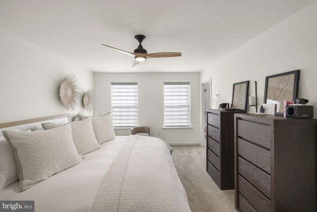 8 NIGHTHAWK CT, Gettysburg, PA 17325