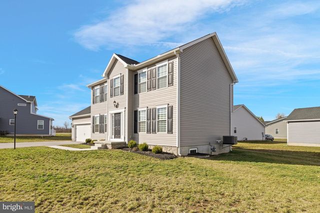 8 NIGHTHAWK CT, Gettysburg, PA 17325