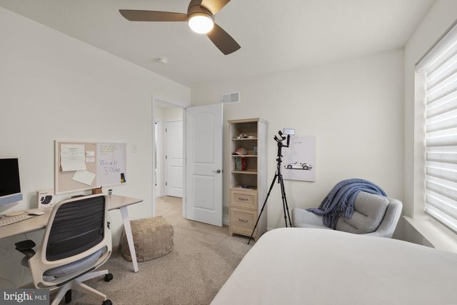 8 NIGHTHAWK CT, Gettysburg, PA 17325