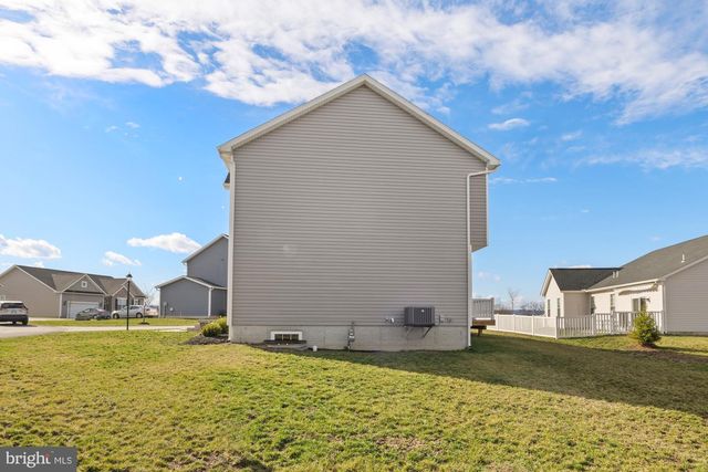 8 NIGHTHAWK CT, Gettysburg, PA 17325