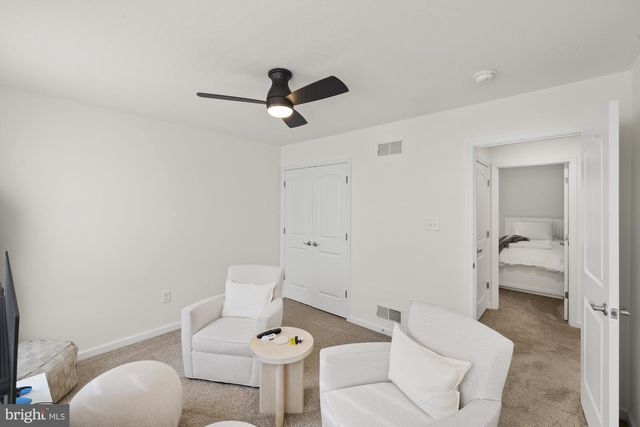 8 NIGHTHAWK CT, Gettysburg, PA 17325