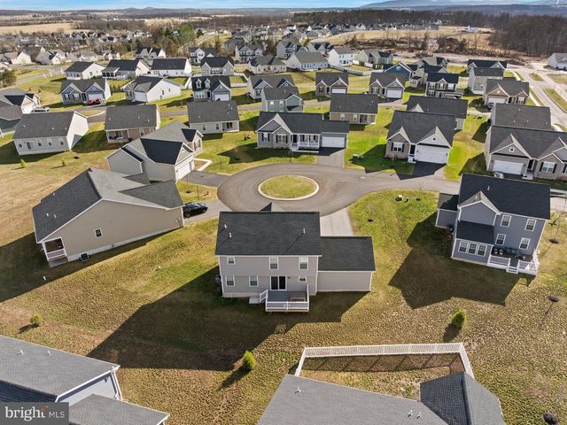 8 NIGHTHAWK CT, Gettysburg, PA 17325