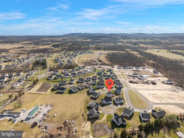 8 NIGHTHAWK CT, Gettysburg, PA 17325