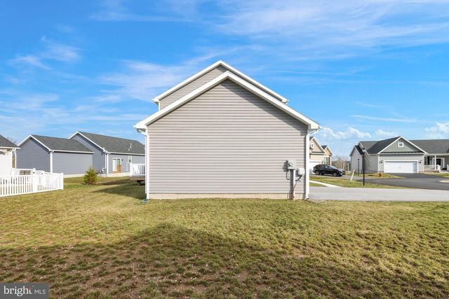 8 NIGHTHAWK CT, Gettysburg, PA 17325