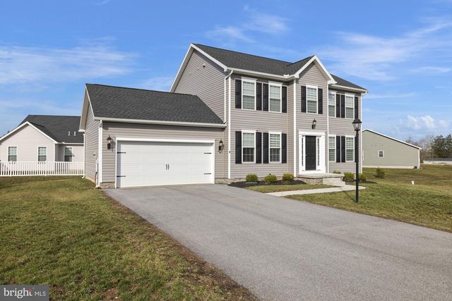 8 NIGHTHAWK CT, Gettysburg, PA 17325