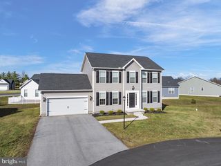 8 NIGHTHAWK CT, Gettysburg, PA 17325