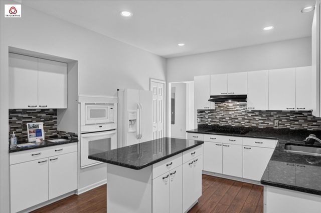 1431 Provincial Drive, Troy, MI 48084