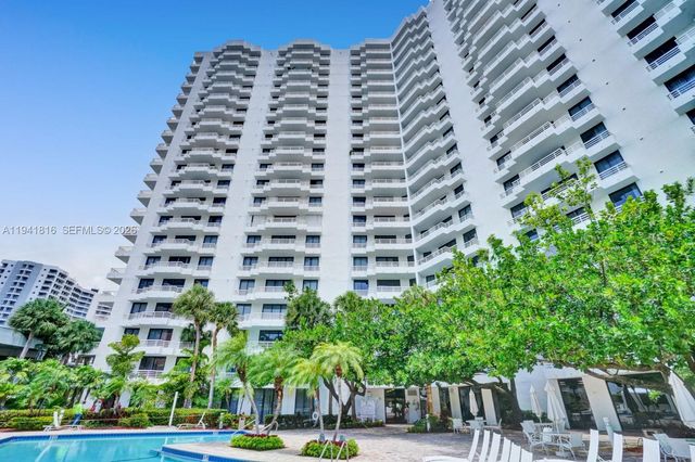 3300 NE 192nd Street 202, Aventura, FL 33180