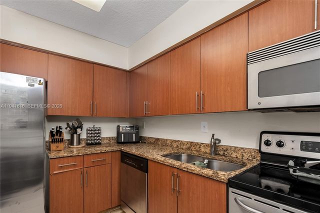 3300 NE 192nd Street 202, Aventura, FL 33180