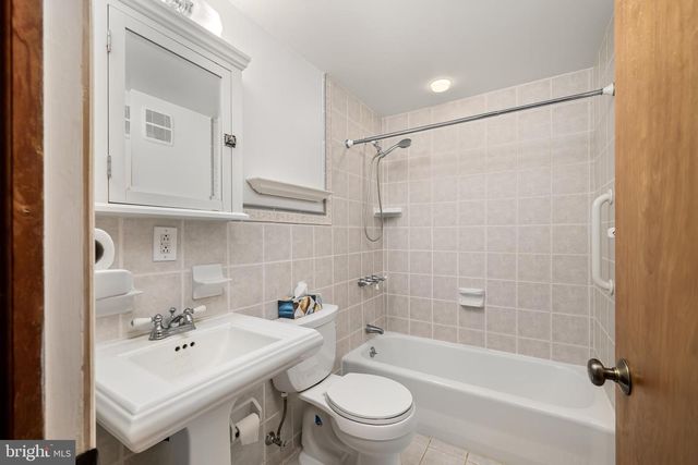9 EAST 10TH STREET, Barnegat Light, NJ 08006