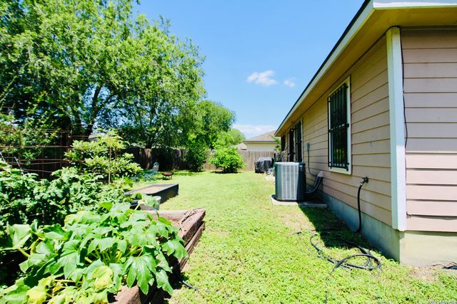 8335 Sweet Maiden st, San Antonio, TX 78242