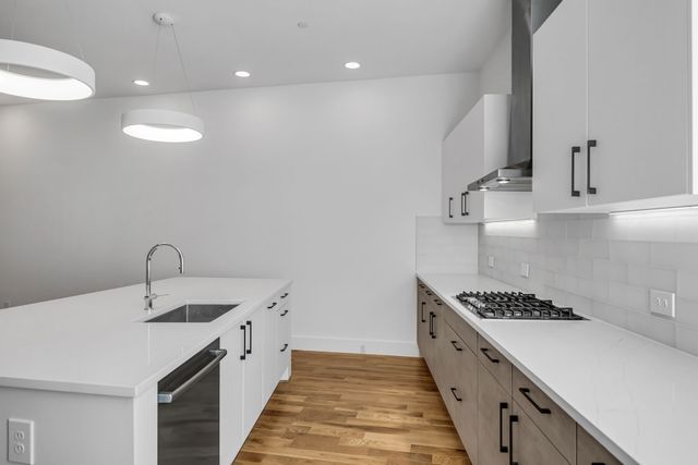 426 W 9th Street, Dallas, TX 75208