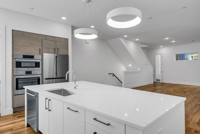 426 W 9th Street, Dallas, TX 75208