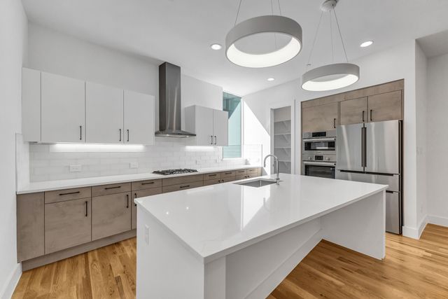 426 W 9th Street, Dallas, TX 75208