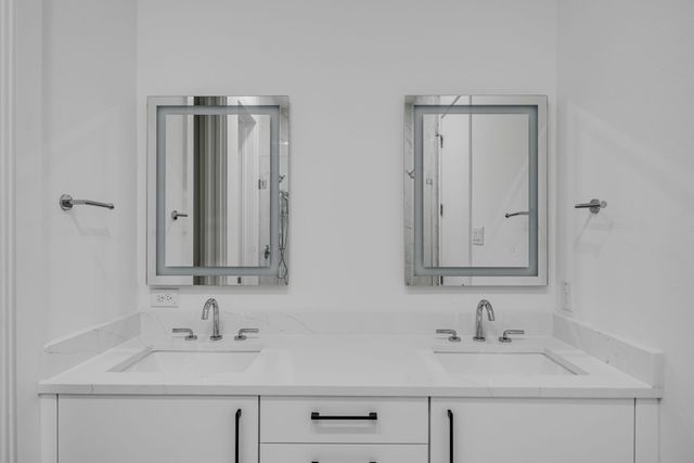 426 W 9th Street, Dallas, TX 75208